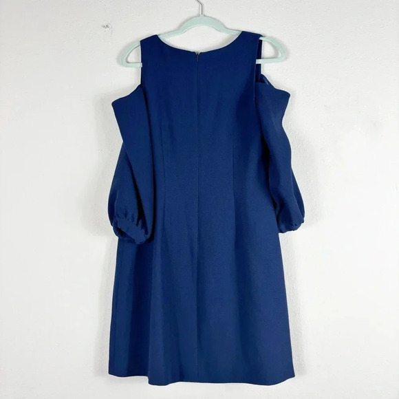 NWT Eliza J Cold Shoulder Crepe Shift V-neck Dress in Navy Blue size 10 - Picture 3 of 16